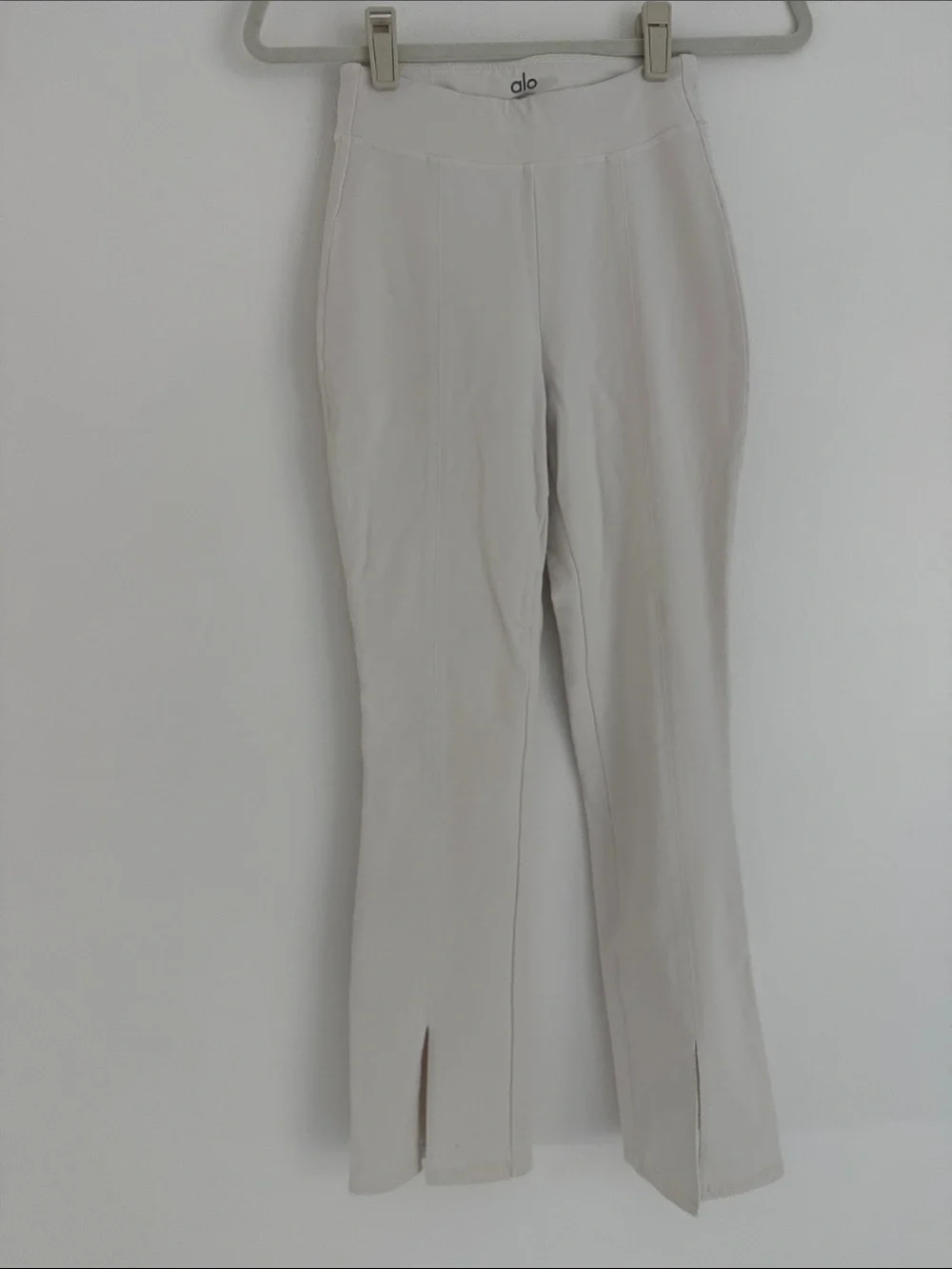 Alo Airbrush High Waist Flutter Legging in Ivory